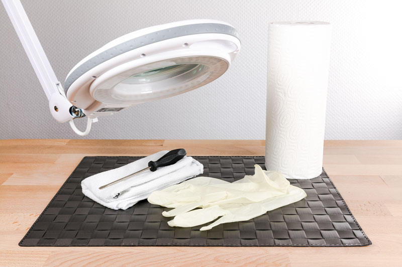 Aids for removing a ball bearing seal